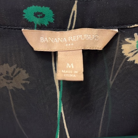 Banana Republic Navy Floral Blouse size medium - Picture 2 of 9